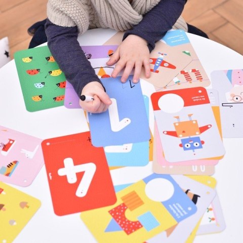 Zestaw edukacyjny Poznaję cyfry Zabawy edukacyjne z pisakiem zmazywakiem CzuCzu Zestaw edukacyjny Poznaję cyfry Zabawy edukacyjne z pisakiem zmazywakiem CzuCzu