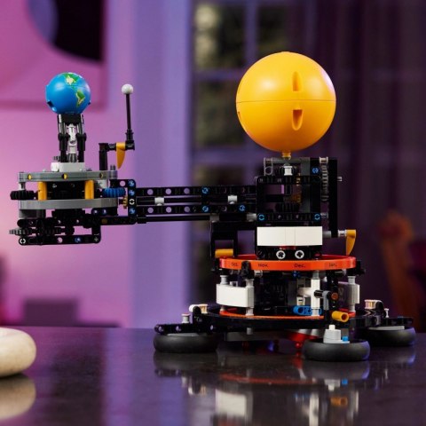 Klocki Technic 42179 Planeta Ziemia i Księżyc na orbicie LEGO Klocki Technic 42179 Planeta Ziemia i Księżyc na orbicie LEGO
