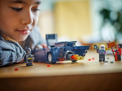 Klocki Super Heroes 76274 Batman z batmobilem kontra Harley Quinn i Mr. Freeze LEGO Klocki Super Heroes 76274 Batman z batmobilem kontra Harley Quinn i Mr. Freeze LEGO