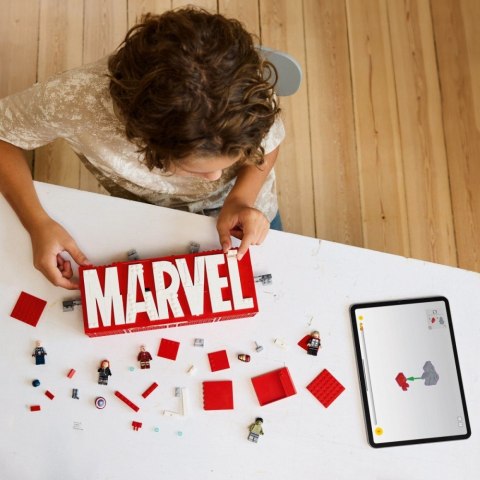 Klocki Super Heroes 76313 Logo MARVEL z minifigurkami LEGO Klocki Super Heroes 76313 Logo MARVEL z minifigurkami LEGO