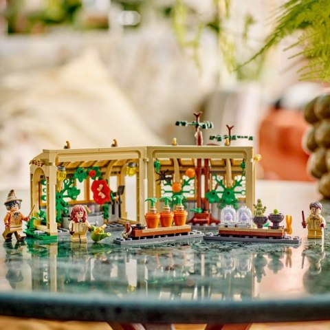 Klocki Harry Potter 76445 Zamek Hogwart: zajęcia z zielarstwa LEGO Klocki Harry Potter 76445 Zamek Hogwart: zajęcia z zielarstwa LEGO