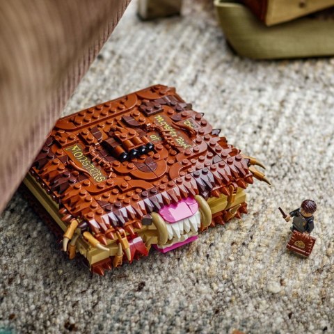 Klocki Harry Potter 76449 Potworna księga potworów z zębami LEGO Klocki Harry Potter 76449 Potworna księga potworów z zębami LEGO