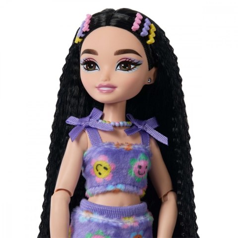 Lalka Barbie Dream Besties Renee na wrotkach Mattel