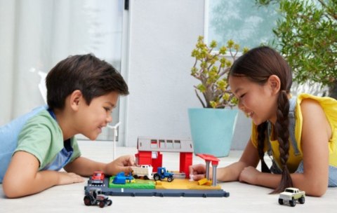 Matchbox Zestaw Farma zwierzęta traktor dźwięk Mattel