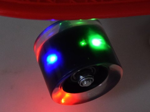 JOKOMISIADA Deskorolka FISZKA dla dzieci do 50kg Świecące koła LED SP0575