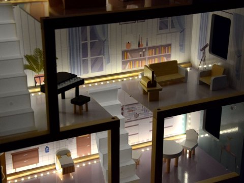 JOKOMISIADA Drewniany domek dla lalek w stylu Boho led ZA4131