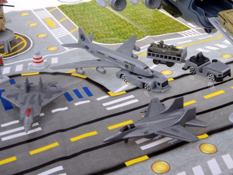 JOKOMISIADA Duża baza wojskowa lotnisko samolot mata lotniska ZA4777