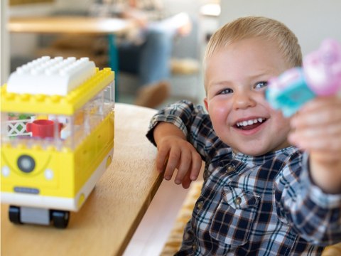 Producent niezdefiniowany Konstrukcyjne Klocki Kamper Świnka Peppa tata 52-elm. ZA4903