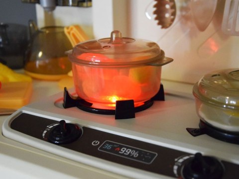 JOKOMISIADA Interaktywna beżowa kuchnia dla dzieci + efekty: światło dźwięk para ZA5766