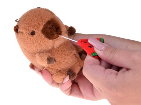 JOKOMISIADA Urocza KAPIBARA zawieszka pałaszująca arbuza mini maskotka 10 cm ZA5733