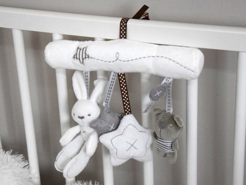 JOKOMISIADA Urocza miękka zawieszka do wózka łóżeczka grzechotka melodyjka ZA5714