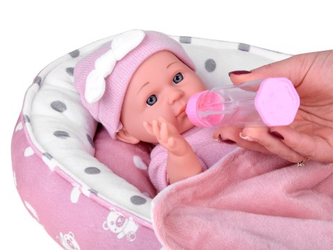 JOKOMISIADA Lalka Bobas z Łóżeczkiem w Różowym Ubranku Niemowlak ZA5855