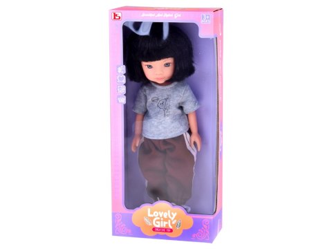 JOKOMISIADA Lovely Girl Lalka z krótkimi czarnymi włosami w sportowym stroju 33cm ZA5849