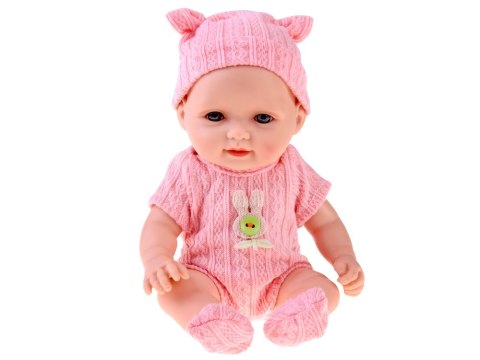 JOKOMISIADA Urocza lalka BOBAS 26 cm - lekka i ruchoma w śpioszkach z czapeczką ZA5831