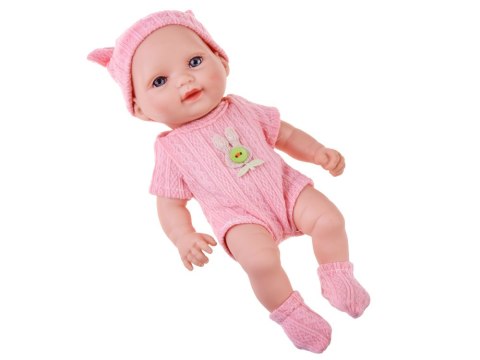 JOKOMISIADA Urocza lalka BOBAS 26 cm - lekka i ruchoma w śpioszkach z czapeczką ZA5831
