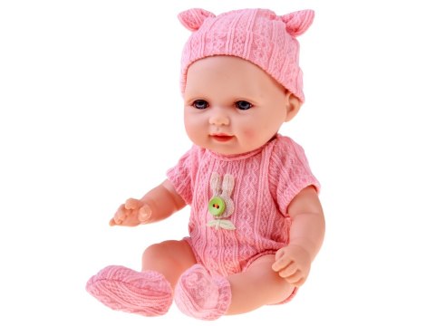 JOKOMISIADA Urocza lalka BOBAS 26 cm - lekka i ruchoma w śpioszkach z czapeczką ZA5831