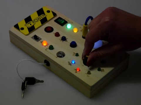 JOKOMISIADA Drewniana TABLICA manipulacyjna Montessori - elektryczne diody LED ZA5944