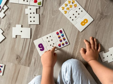 Kapitan Nauka Kapitan Nauka Puzzle sensoryczne Cyferki - dotykam, układam i uczę się ZA6085