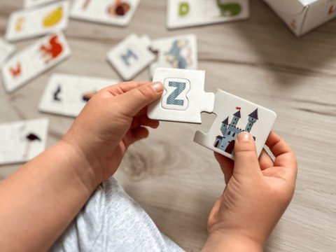 Kapitan Nauka Kapitan Nauka Puzzle sensoryczne Literki - dotykam, układam i uczę się ZA6086