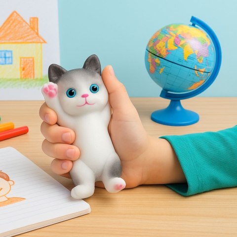 LEAN TOYS Gniotek Sensoryczny Miękki Kotek Leżący Sierść Biało-Szary 13 x 6,5 cm