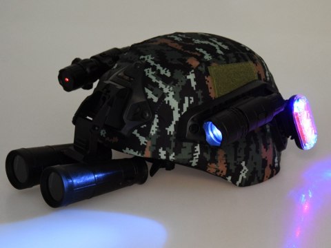 JOKOMISIADA Zestaw dla żołnierza hełm lornetka laser lampka walkie talkie moro ZA5310
