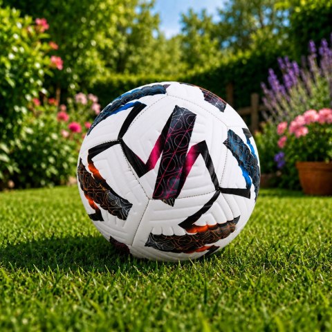 LEAN Toys Piłka Nożna Treningowa Do Nogi Na Trawę Boisko Biała Wzory 22cm r.5