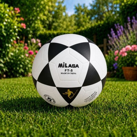 LEAN Toys Piłka Nożna Treningowa Do Nogi Na Trawę Boisko Czarno-Biała Milasa 22cm r.5