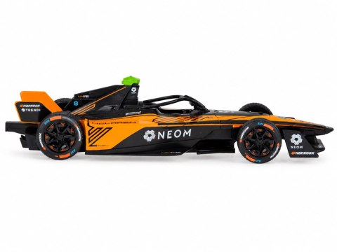 JOKOMISIADA AUTO metalowe Model bolidu NEOM McLaren Formula E 1:24 ZA6397