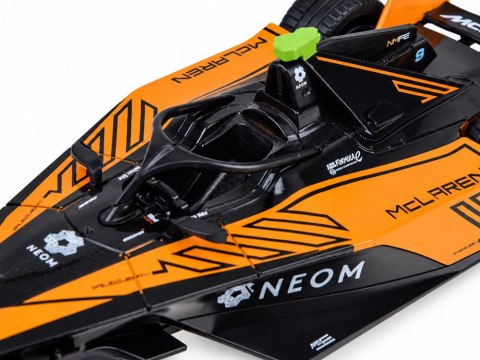 JOKOMISIADA AUTO metalowe Model bolidu NEOM McLaren Formula E 1:24 ZA6397
